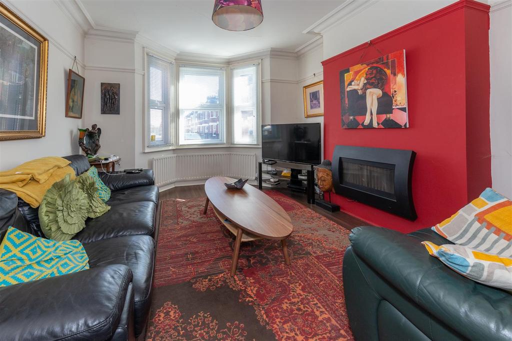 Burr Street, Dunstable, Bedfordshire 3 bed semidetached house £375,000