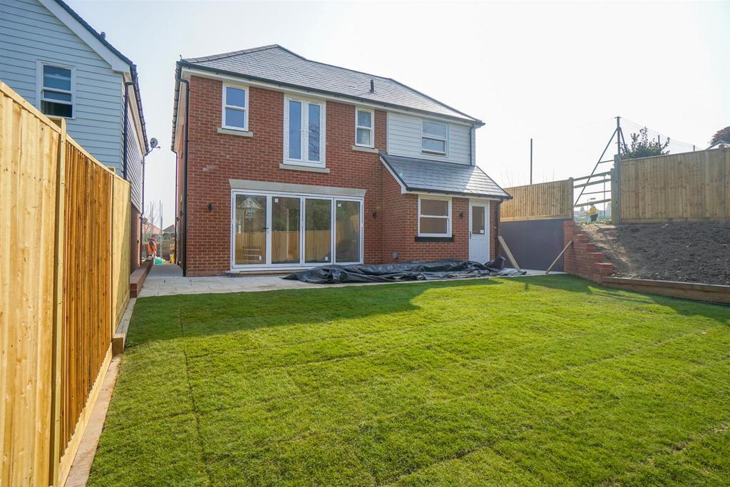 Charles Road West, St. LeonardsOnSea 4 bed detached house £490,000