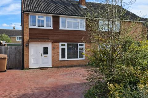 3 bedroom semi-detached house to rent - CM2 8AD