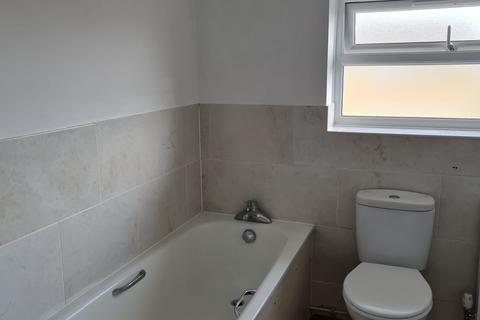3 bedroom semi-detached house to rent - CM2 8AD
