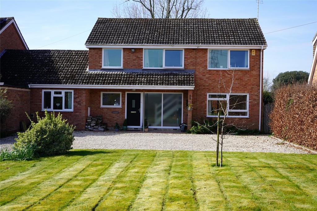 Broadway Road, Aston Somerville... 4 bed detached house £515,000
