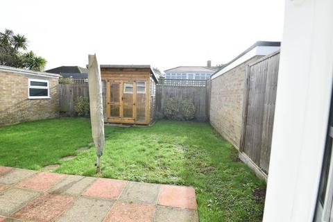 3 bedroom bungalow to rent, Golding Road, Eastbourne BN23