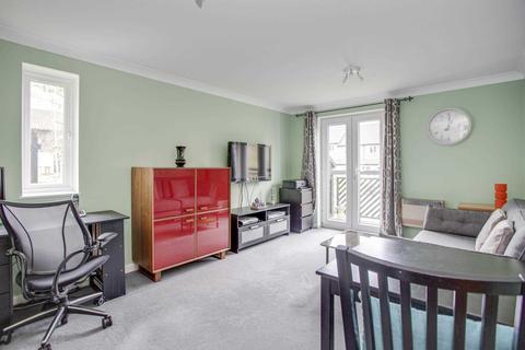 20 Milner Court, Bushey, WD23 4UB