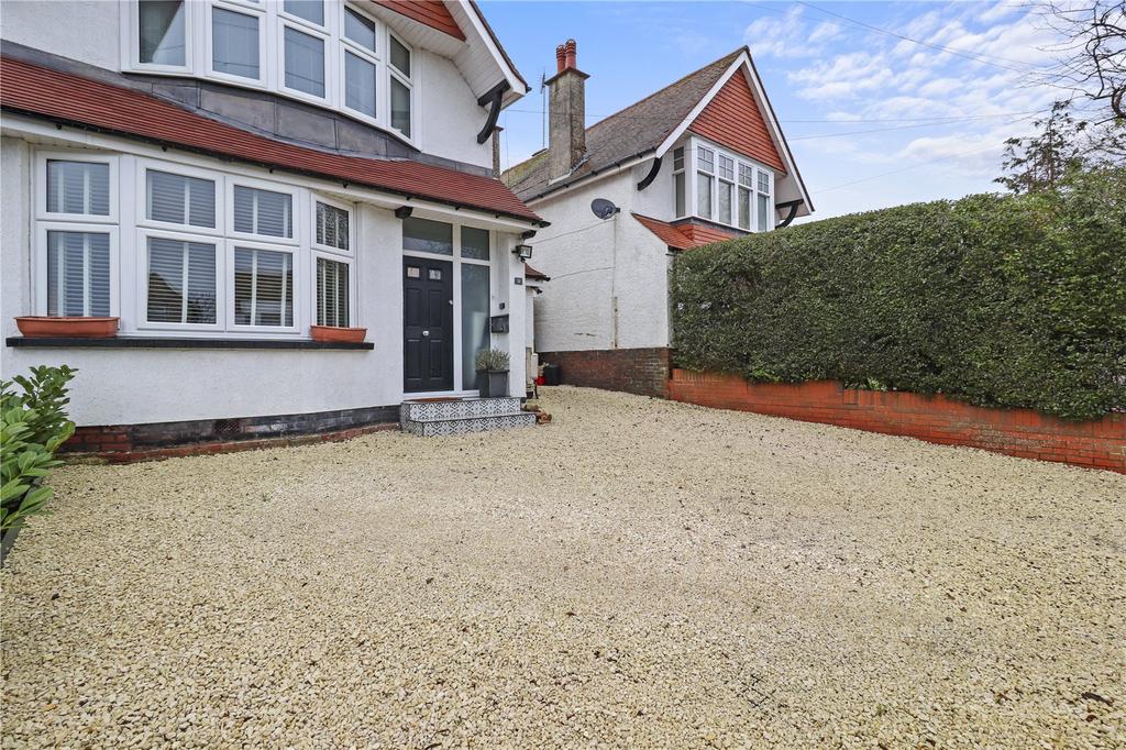 St Anthonys Avenue, Eastbourne, East Sussex, BN23 4 bed detached house