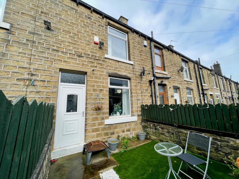 Baker Street, Lindley, Huddersfield, HD3 3EX 2 bed terraced house £