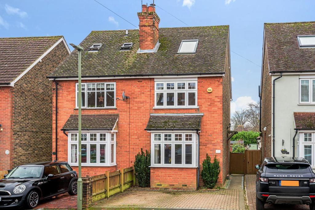 The Mount, Cranleigh, GU6 3 bed semidetached house £500,000