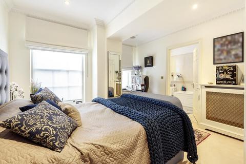 2 bedroom flat for sale, Sandown House, 1 High Street, Esher, KT10