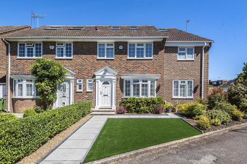8 Winterdown Gardens, Esher, KT10 8NB
