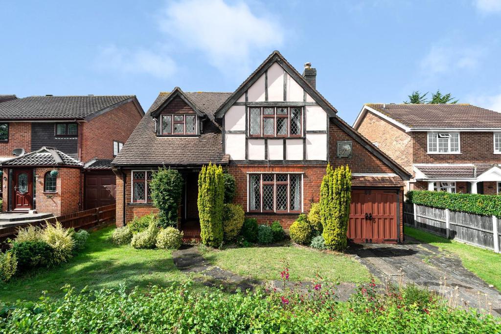 Woodham Lane, New Haw, Surrey, KT15 3 bed detached house for sale £