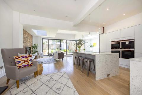 8 Howard Road, New Malden, KT3 4DW