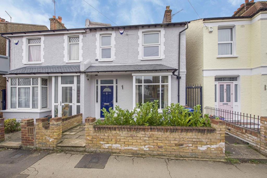 Seaforth Avenue, New Malden, Surrey, KT3 4 bed semidetached house £