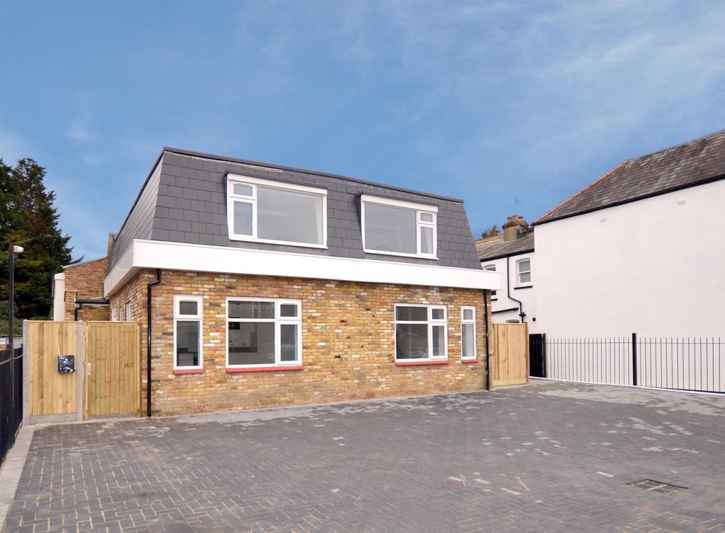 Lime Grove, New Malden, Surrey, KT3 1 bed apartment £330,000