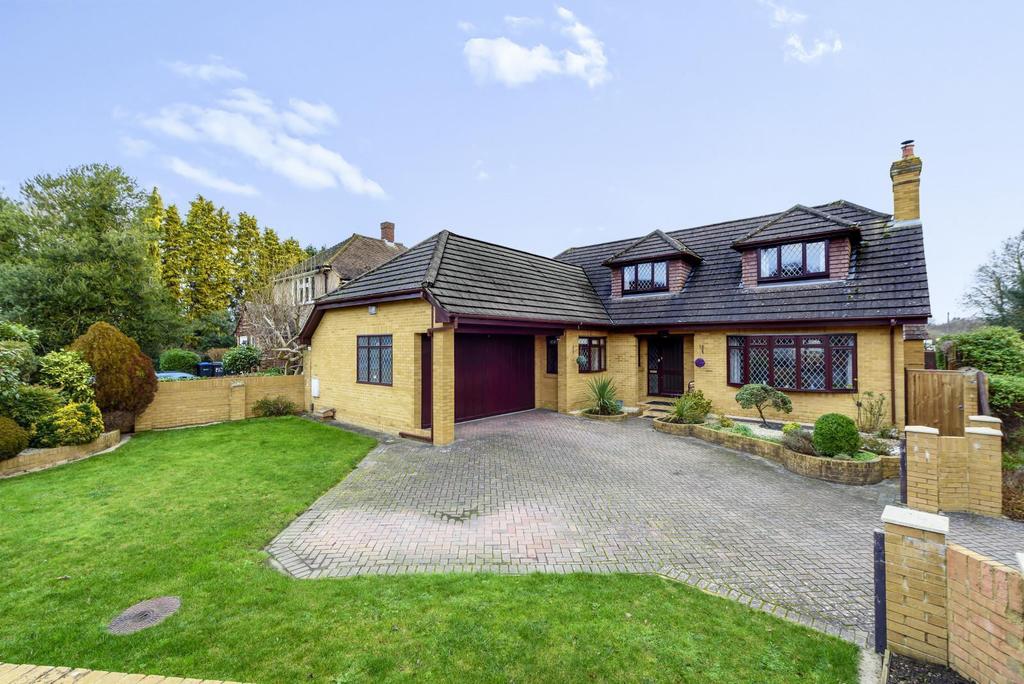 Brox Road, Ottershaw, KT16 3 bed house £895,000