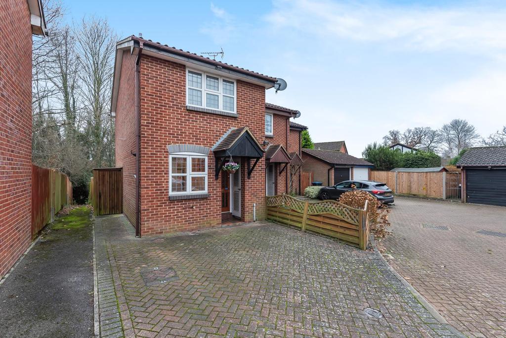 Jersey Close, Chertsey, KT16 2 bed end of terrace house £375,000