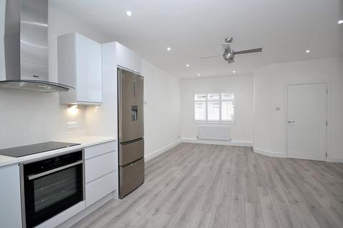 2 bedroom apartment for sale - Hetherington Road, Shepperton, TW17