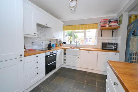 3 bedroom end of terrace house for sale, Bishop Duppas Park, Shepperton, TW17