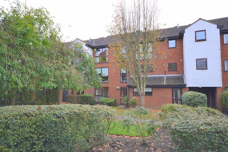Claremont, Laleham Road, Shepperton, TW17 1 bed apartment £230,000