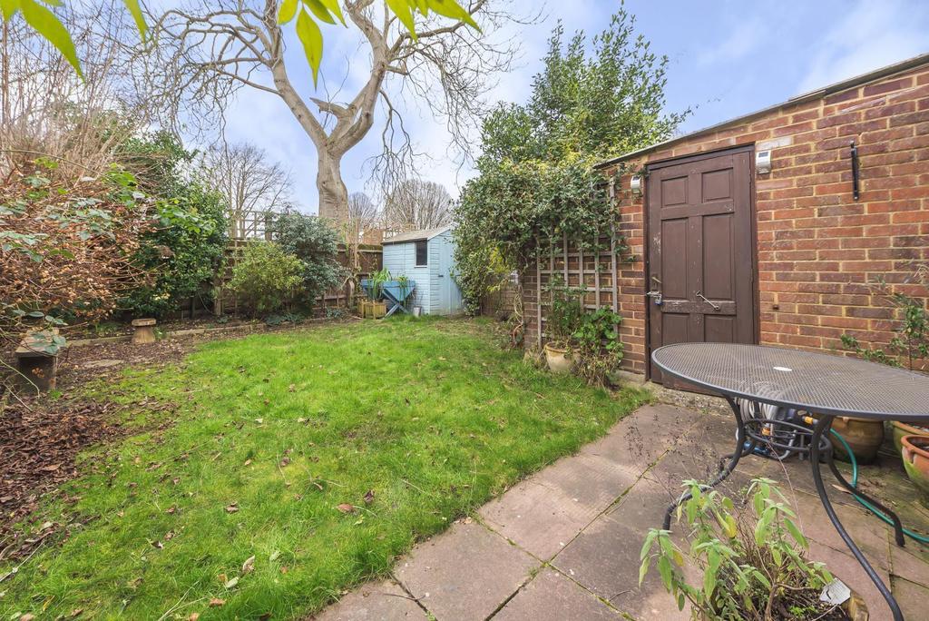 Western Drive, Shepperton, TW17 3 bed semidetached house £545,000
