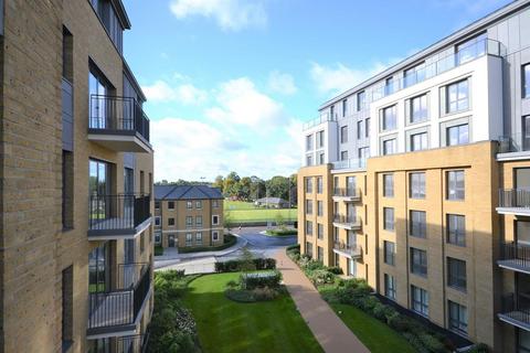 3 bedroom flat for sale, Pinewood Gardens, Teddington, TW11