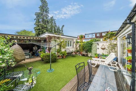 3 bedroom end of terrace house for sale, Watts Lane, Teddington, TW11