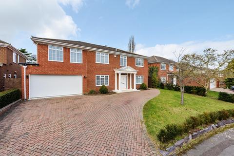 5 bedroom detached house to rent, Drynham Park, Weybridge, KT13
