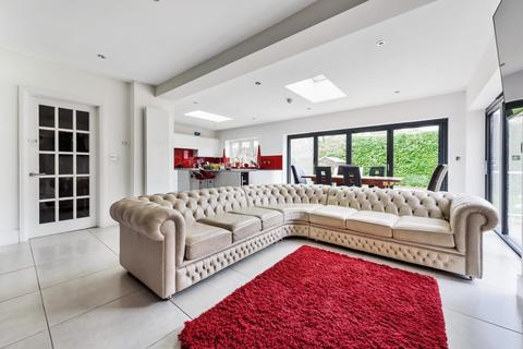 5 bedroom detached house to rent, Drynham Park, Weybridge, KT13