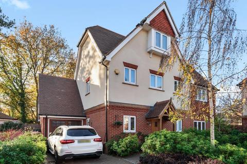 5 bedroom detached house for sale, Rouse Close, Weybridge, KT13