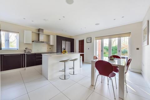 5 bedroom detached house for sale, Rouse Close, Weybridge, KT13