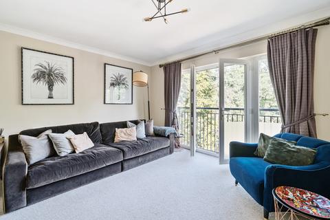 2 bedroom apartment for sale, Paynetts Court, Weybridge, KT13