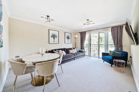 2 bedroom apartment for sale, Paynetts Court, Weybridge, KT13