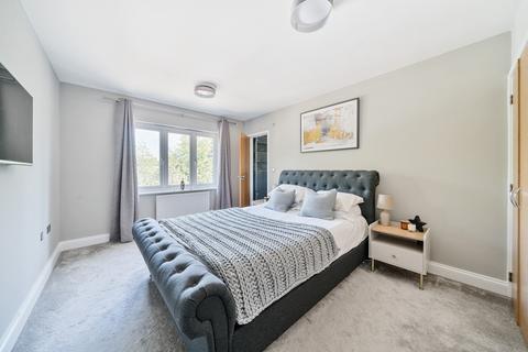 2 bedroom apartment for sale, Paynetts Court, Weybridge, KT13