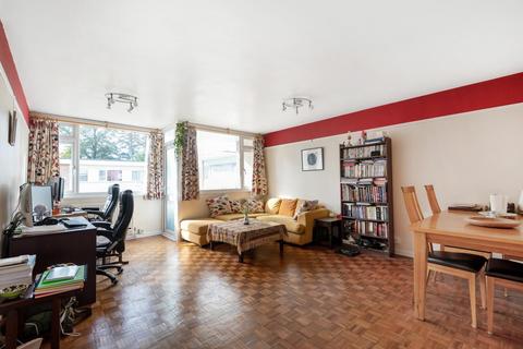 2 bedroom apartment for sale, South View Court, Woking, GU22