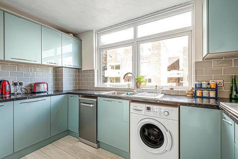 2 bedroom apartment for sale, South View Court, Woking, GU22