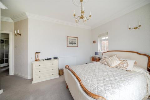 3 bedroom flat for sale, Oatlands Drive, Weybridge, KT13