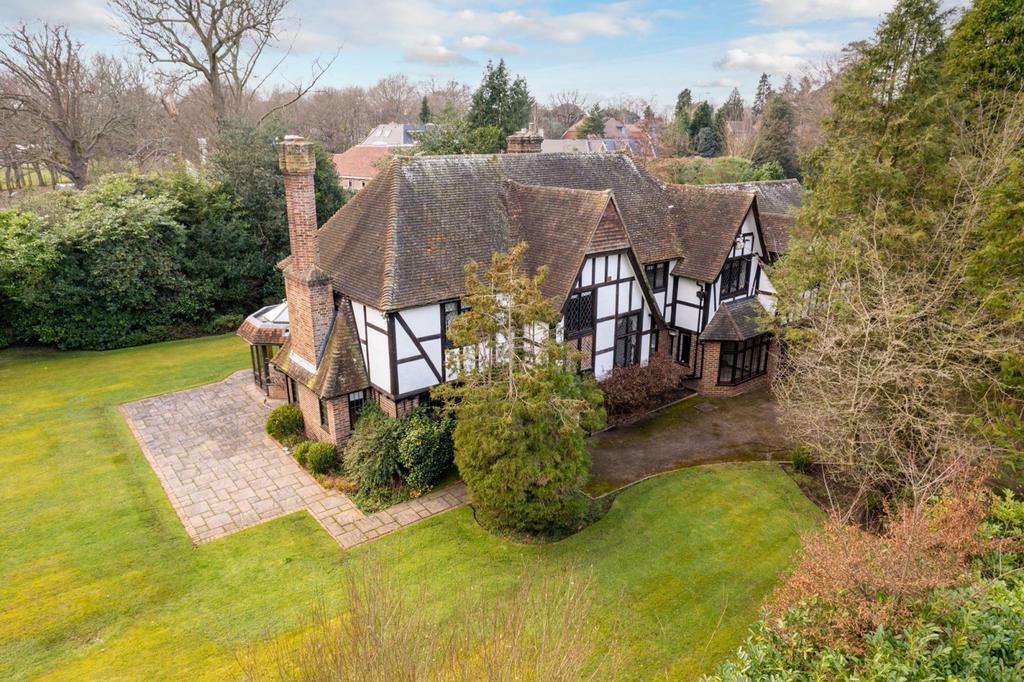 Silverdale Avenue, Ashley Park... 7 bed detached house for sale £