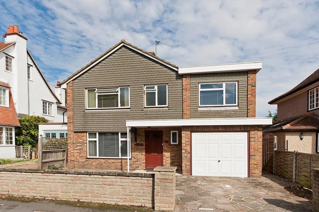 25a Esher Avenue, WaltonOnThames, KT12 4 bed detached house £2,700 pcm (£623 pw)