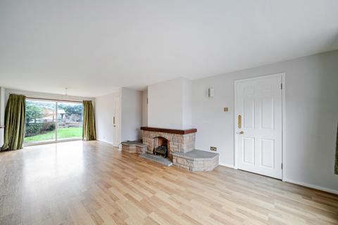 4 bedroom detached house to rent, Esher Avenue, Walton On Thames, KT12