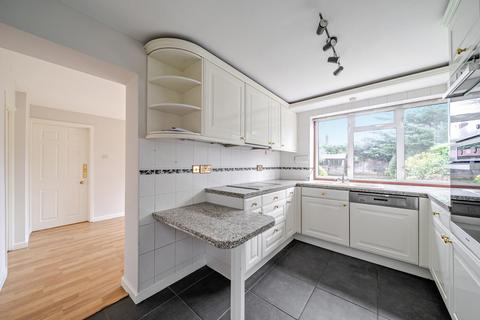 4 bedroom detached house to rent, Esher Avenue, Walton On Thames, KT12