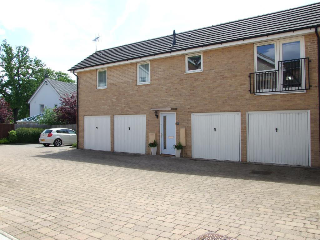 Vulcan Drive, The Parks, Bracknell... 2 bed £1,250 pcm (£