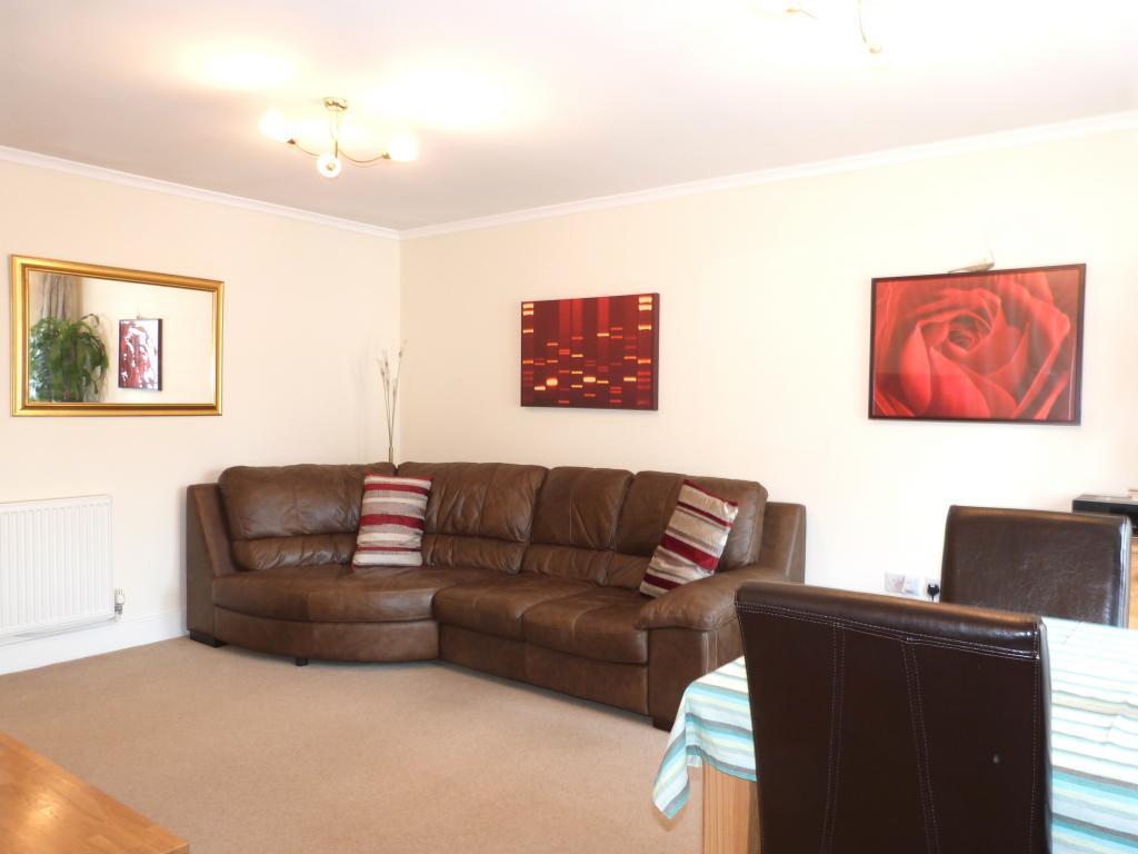 Vulcan Drive, The Parks, Bracknell... 2 bed £1,250 pcm (£