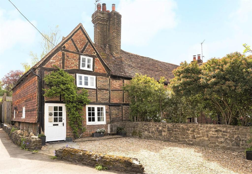 Roke Lane, Witley, Godalming, GU8 2 bed semidetached house £425,000
