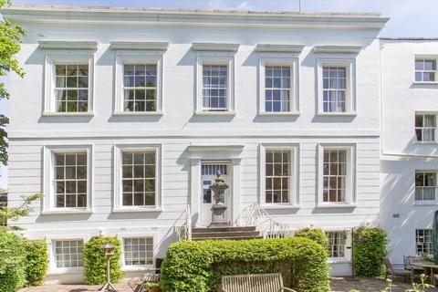 2 bedroom flat for sale, Cudnall Street, Charlton Kings, Cheltenham, Gloucestershire, GL53