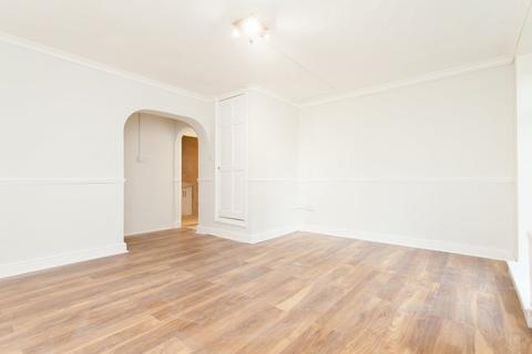 2 bedroom flat to rent - Bromley High Street, Bow