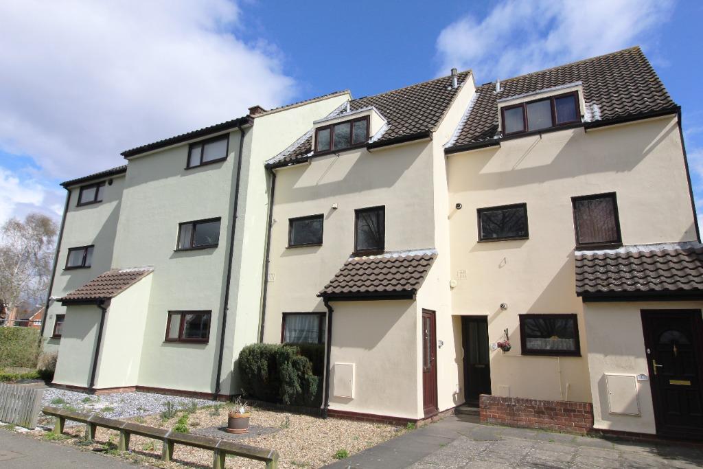 Lark Rise, Martlesham Heath, IP5 3 bed £875 pcm (£202 pw)