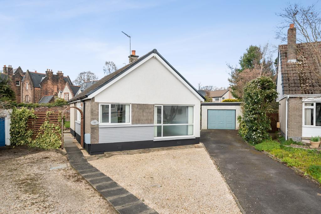 Springwood Avenue, Torbrex, Stirling, FK8 2PB 2 bed bungalow £220,000