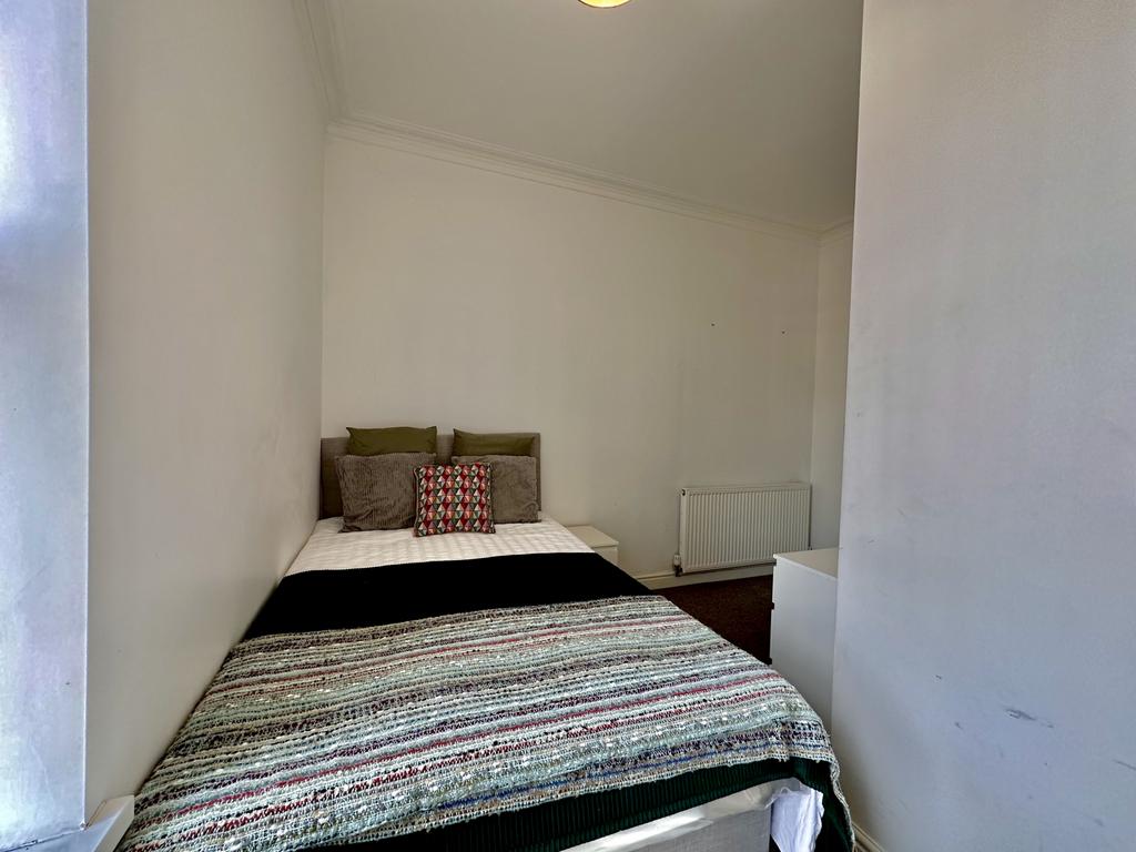 5 bed shared house   florence avenue, doncaster d