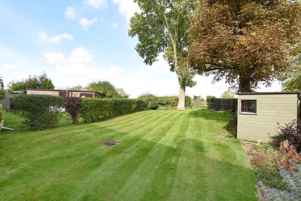 MIddle Barton, Oxfordshire, OX7 2 bed flat for sale £185,000