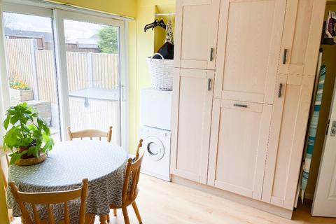 3 bedroom terraced house to rent - Clare Close, Lincoln, LN5