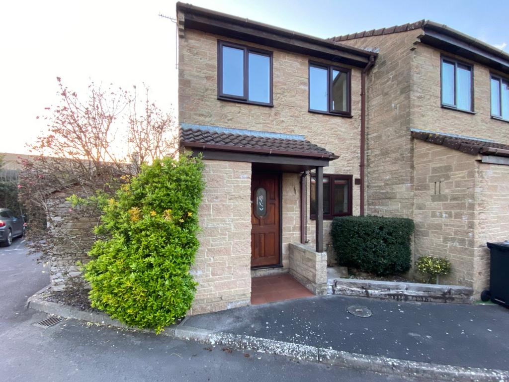 Cedar Court, Martock, Somerset, TA12 2 bed end of terrace house £190,000