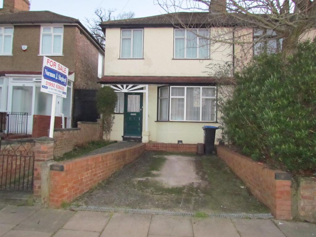 Goat Lane, Enfield Town, Enfield, EN1 3 bed property £480,000